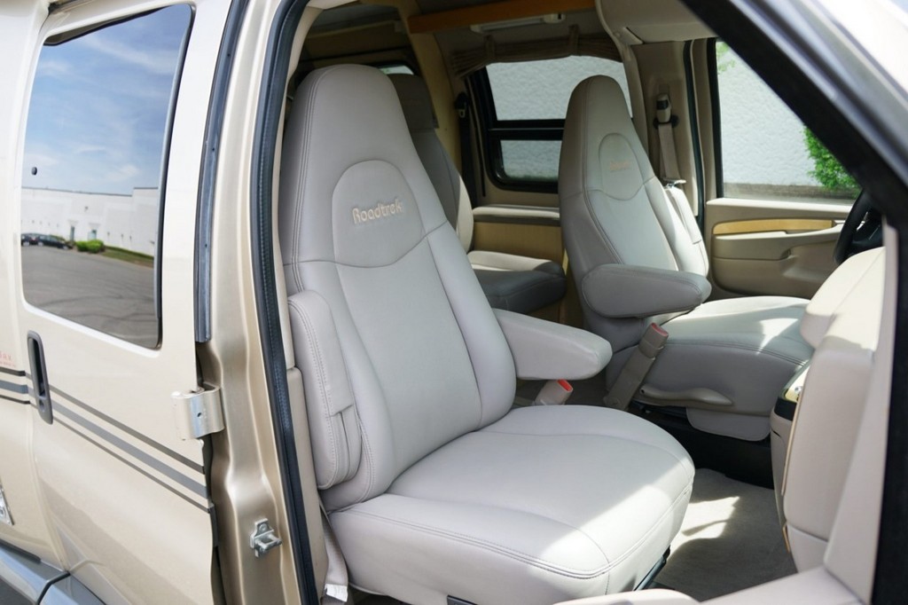2007 Chevrolet Express 3500 / Roadtrek 210 Versatile – Online Sale - Image 56