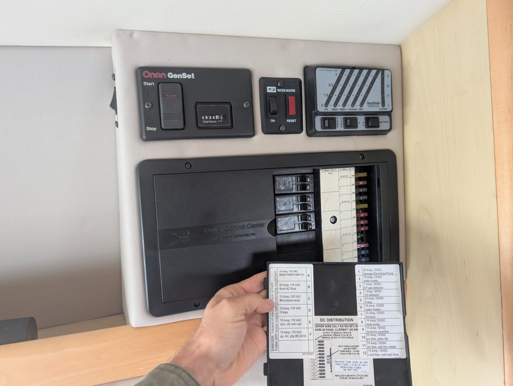 2007 Chevrolet Express 3500 / Roadtrek 210 Versatile – Online Sale - Image 75