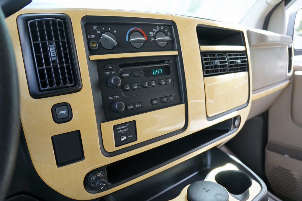 2007 Chevrolet Express 3500 / Roadtrek 210 Versatile – Online Sale - Image 81