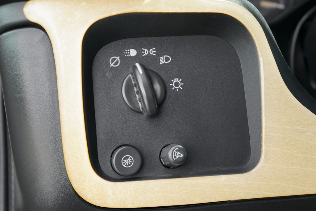 2007 Chevrolet Express 3500 / Roadtrek 210 Versatile – Online Sale - Image 87