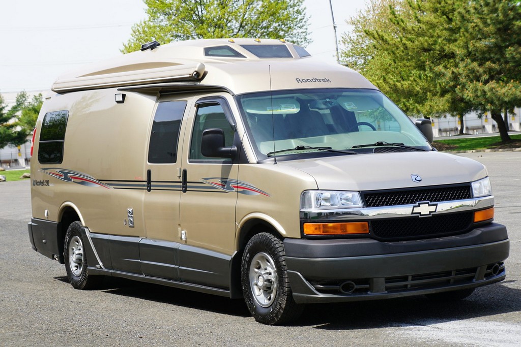 2007 Chevrolet Express 3500 / Roadtrek 210 Versatile – Online Sale - Image 97