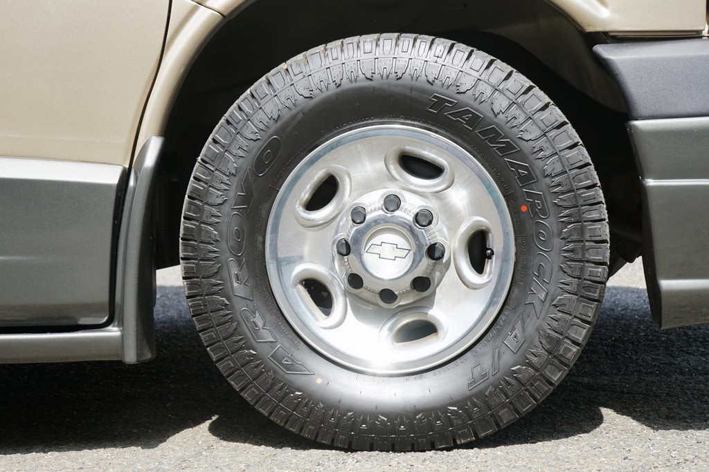 2007 Chevrolet Express 3500 / Roadtrek 210 Versatile – Online Sale - Image 101