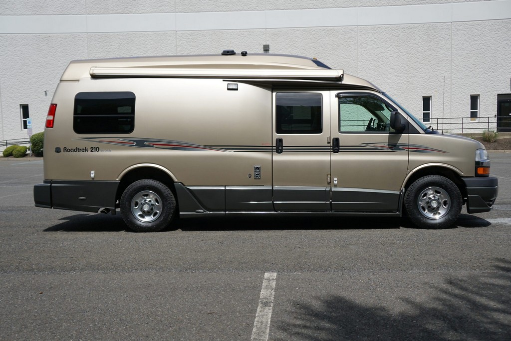 2007 Chevrolet Express 3500 / Roadtrek 210 Versatile – Online Sale - Image 103