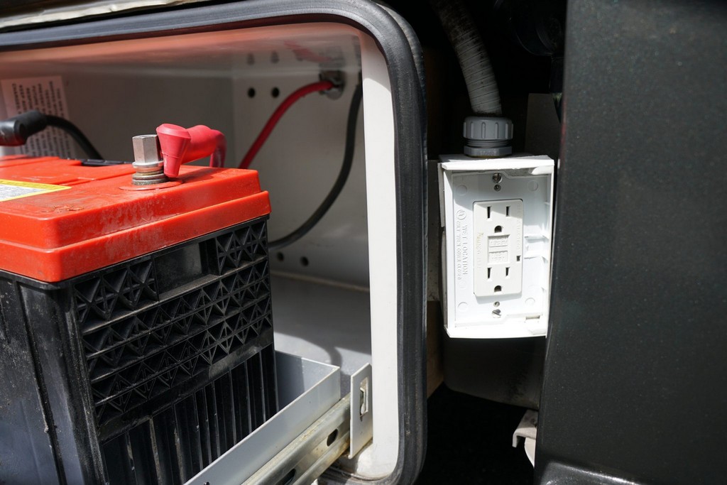 2007 Chevrolet Express 3500 / Roadtrek 210 Versatile – Online Sale - Image 114