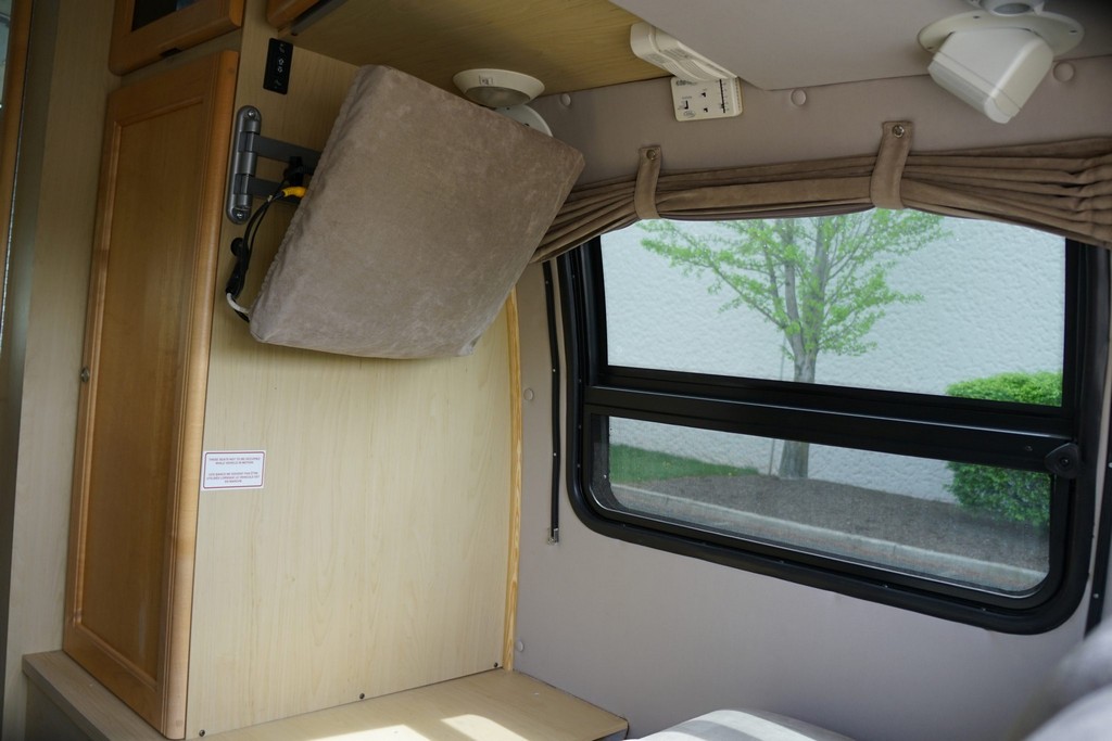 2007 Chevrolet Express 3500 / Roadtrek 210 Versatile – Online Sale - Image 128