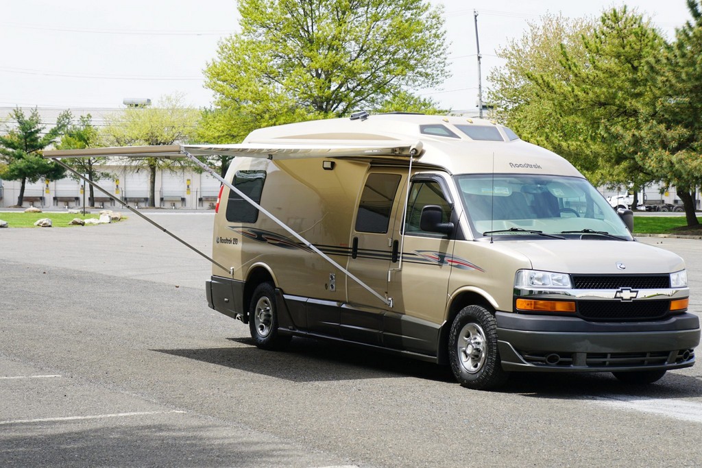 2007 Chevrolet Express 3500 / Roadtrek 210 Versatile – Online Sale - Image 135