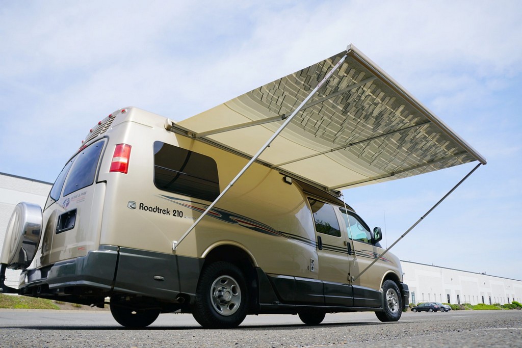 2007 Chevrolet Express 3500 / Roadtrek 210 Versatile – Online Sale - Image 137