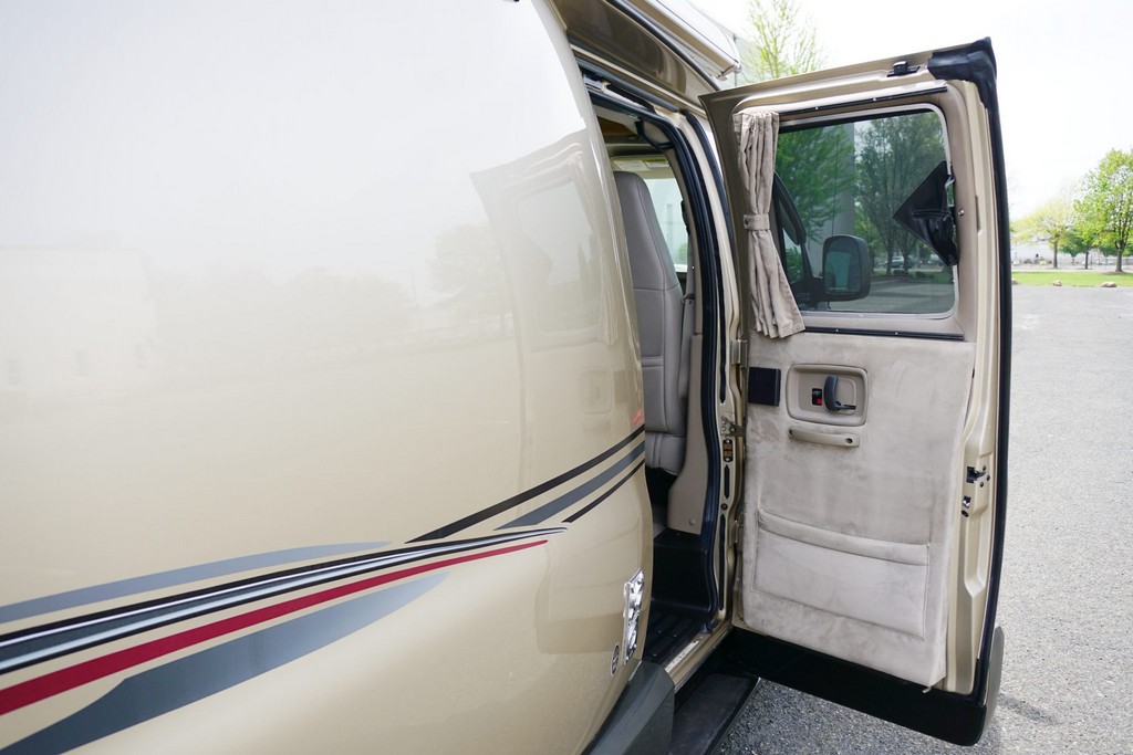 2007 Chevrolet Express 3500 / Roadtrek 210 Versatile – Online Sale - Image 139