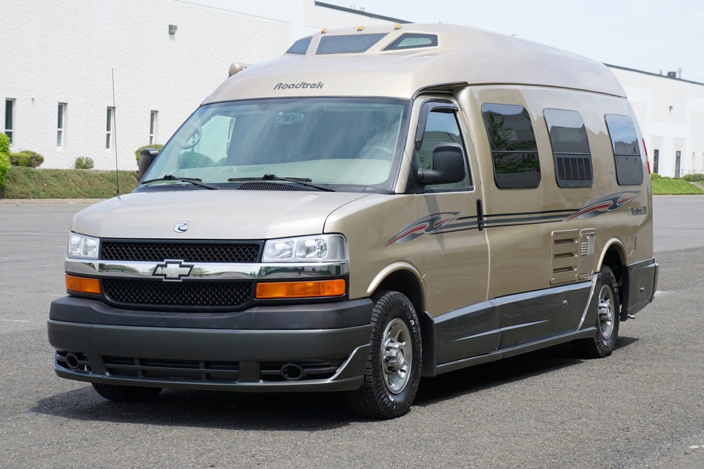 2007 Chevrolet Express 3500 / Roadtrek 210 Versatile – Online Sale
