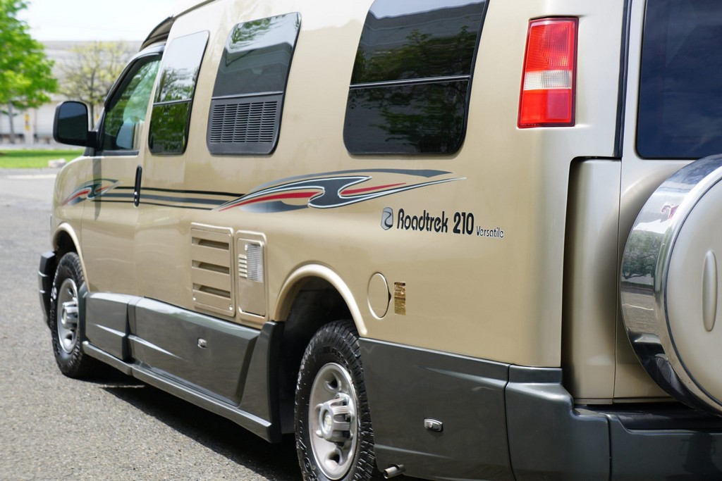 2007 Chevrolet Express 3500 / Roadtrek 210 Versatile – Online Sale - Image 148