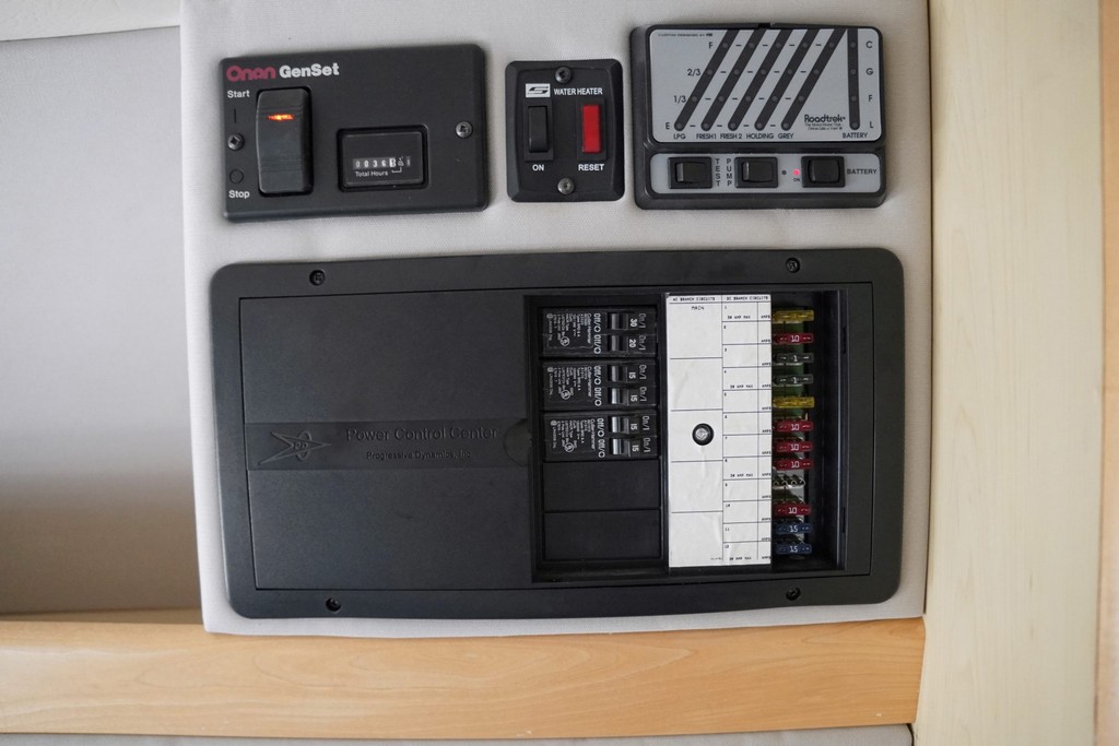 2007 Chevrolet Express 3500 / Roadtrek 210 Versatile – Online Sale - Image 161