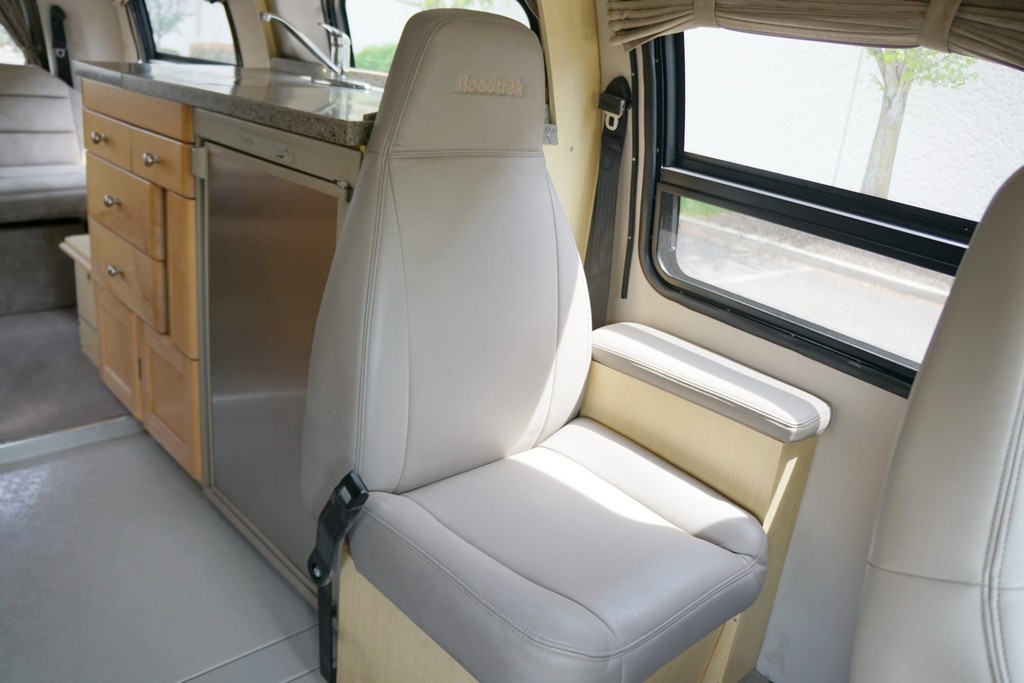 2007 Chevrolet Express 3500 / Roadtrek 210 Versatile – Online Sale - Image 177