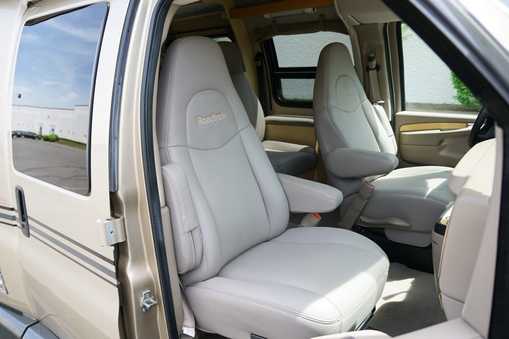 2007 Chevrolet Express 3500 / Roadtrek 210 Versatile – Online Sale - Image 179