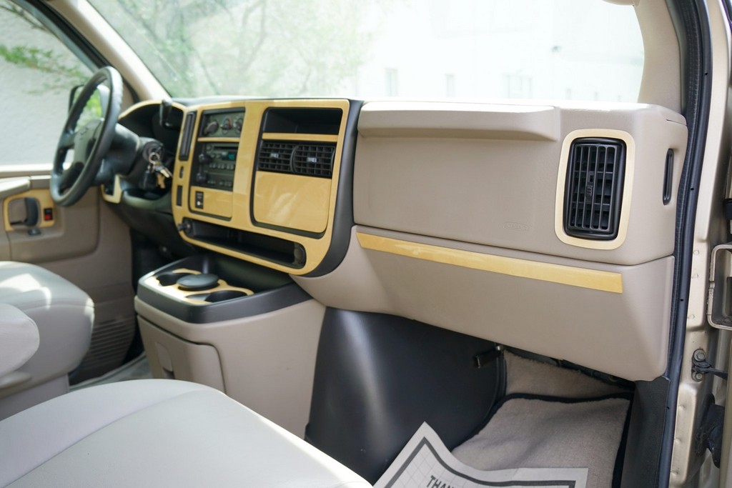 2007 Chevrolet Express 3500 / Roadtrek 210 Versatile – Online Sale - Image 180