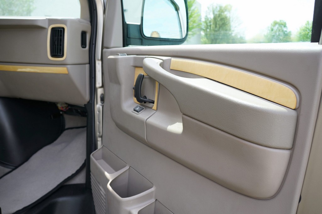 2007 Chevrolet Express 3500 / Roadtrek 210 Versatile – Online Sale - Image 183