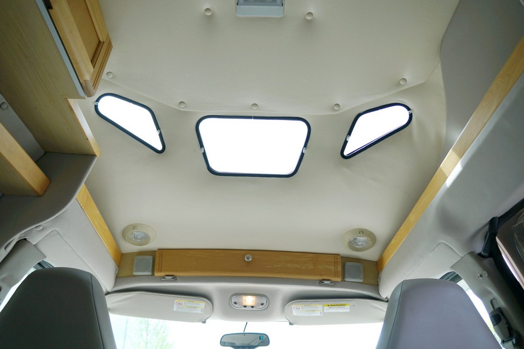 2007 Chevrolet Express 3500 / Roadtrek 210 Versatile – Online Sale - Image 187