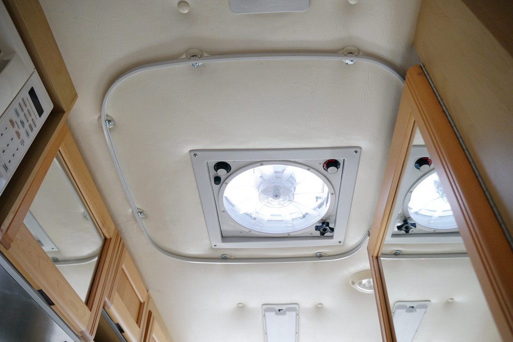 2007 Chevrolet Express 3500 / Roadtrek 210 Versatile – Online Sale - Image 192