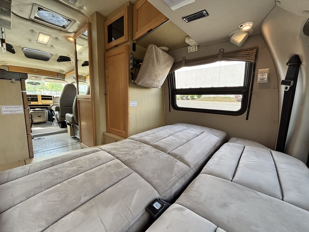 2007 Chevrolet Express 3500 / Roadtrek 210 Versatile – Online Sale - Image 8