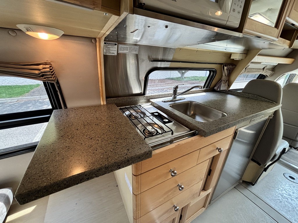 2007 Chevrolet Express 3500 / Roadtrek 210 Versatile – Online Sale - Image 13