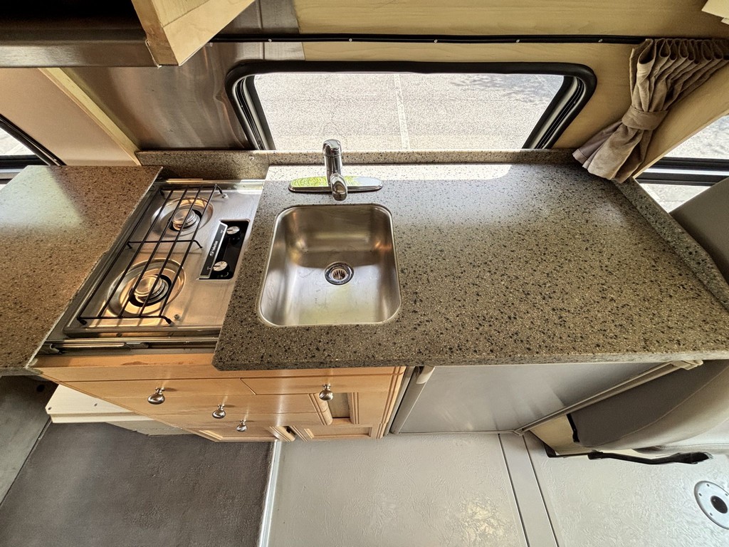 2007 Chevrolet Express 3500 / Roadtrek 210 Versatile – Online Sale - Image 14