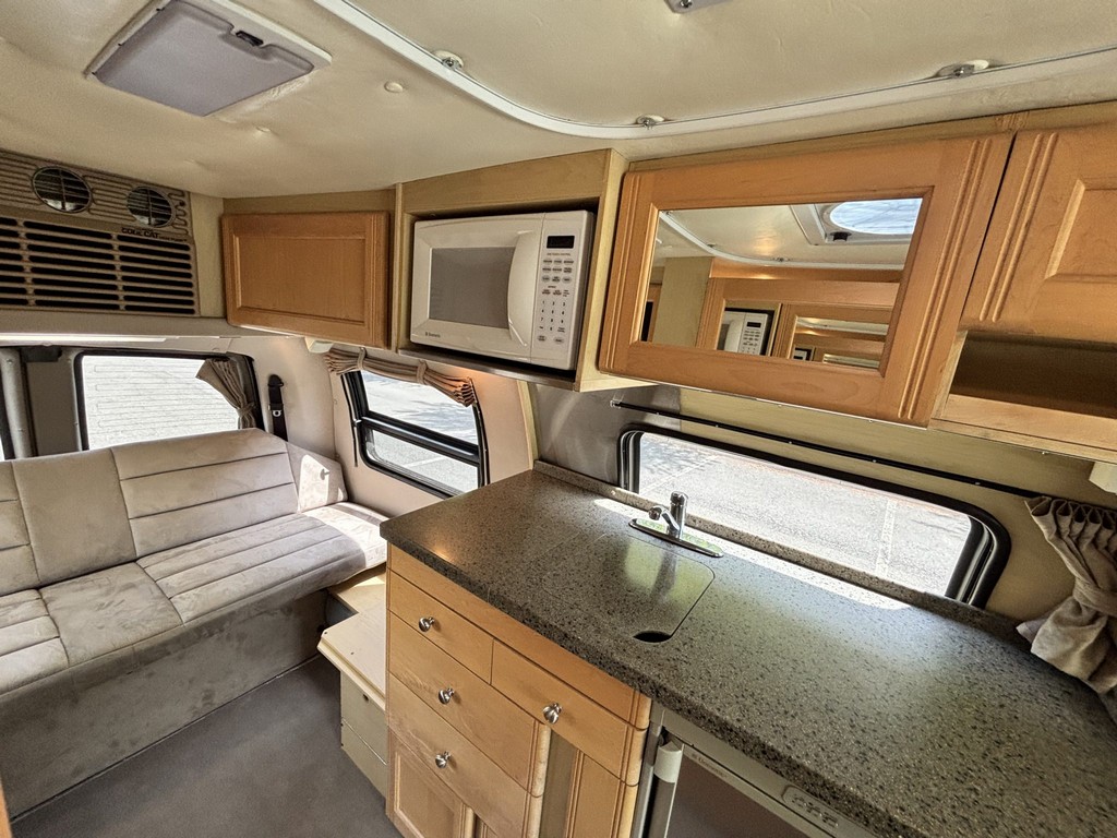 2007 Chevrolet Express 3500 / Roadtrek 210 Versatile – Online Sale - Image 17