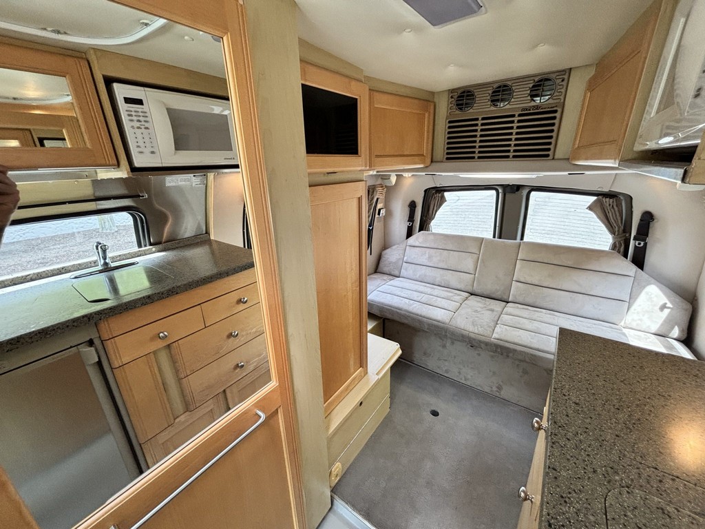 2007 Chevrolet Express 3500 / Roadtrek 210 Versatile – Online Sale - Image 18