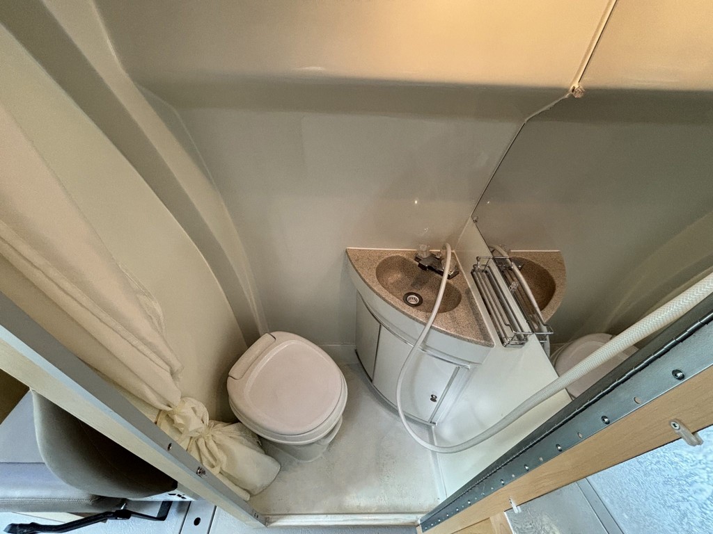 2007 Chevrolet Express 3500 / Roadtrek 210 Versatile – Online Sale - Image 19