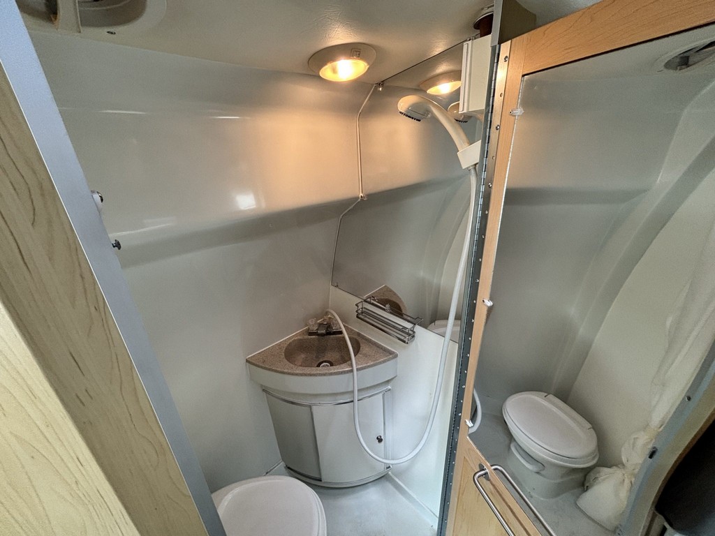 2007 Chevrolet Express 3500 / Roadtrek 210 Versatile – Online Sale - Image 20