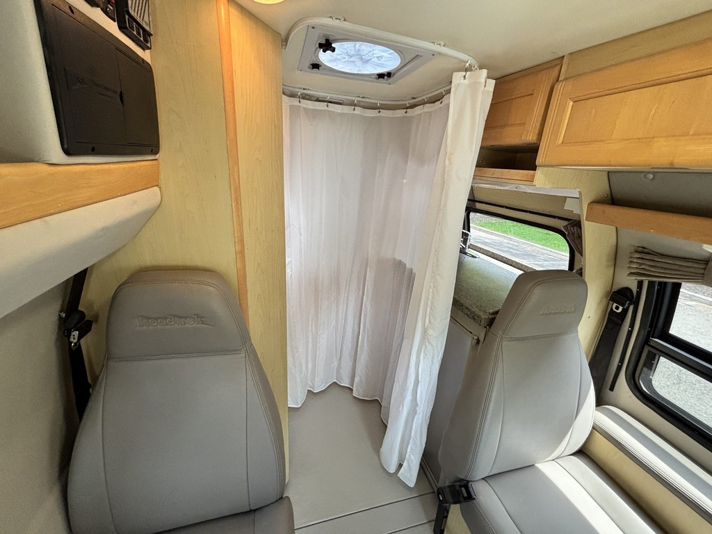 2007 Chevrolet Express 3500 / Roadtrek 210 Versatile – Online Sale - Image 21