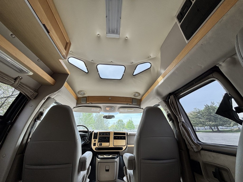 2007 Chevrolet Express 3500 / Roadtrek 210 Versatile – Online Sale - Image 26