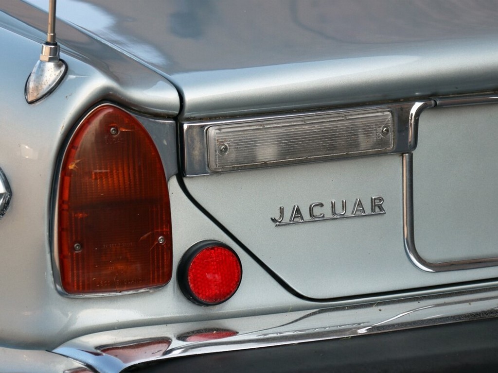 1976 Jaguar XJ6C - Image 12
