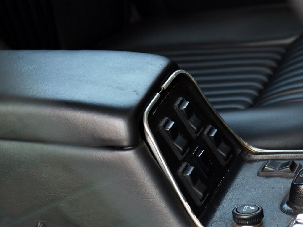 1976 Jaguar XJ6C - Image 13