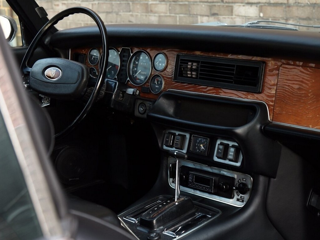 1976 Jaguar XJ6C - Image 16