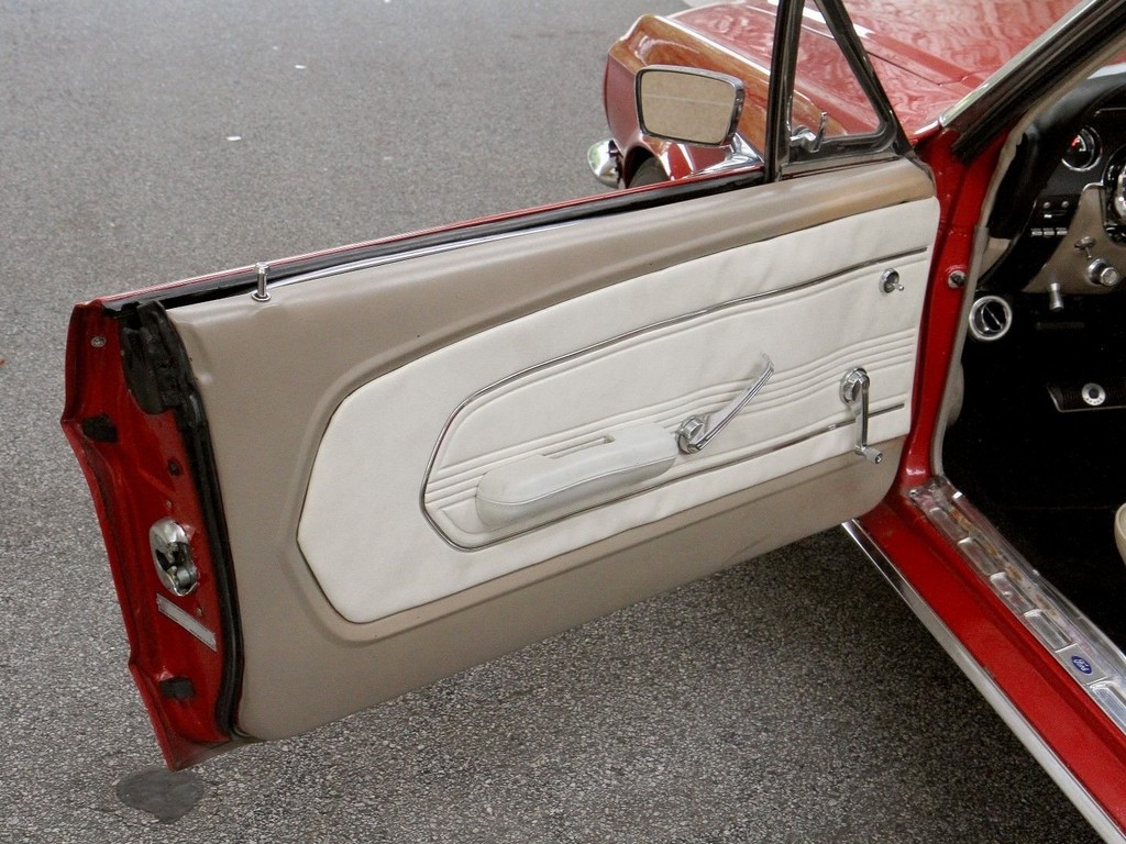 1967 Ford Mustang Convertible Restomod - Image 27