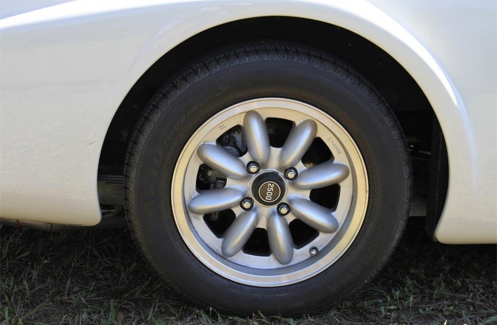 1963 Daimler SP250 - Image 13