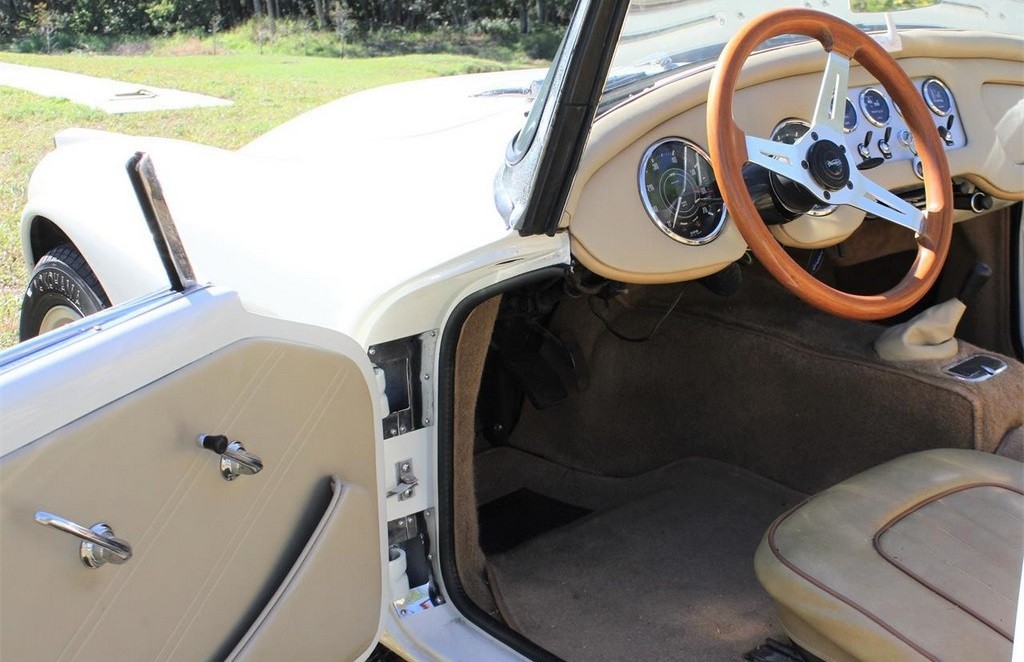 1963 Daimler SP250 - Image 15