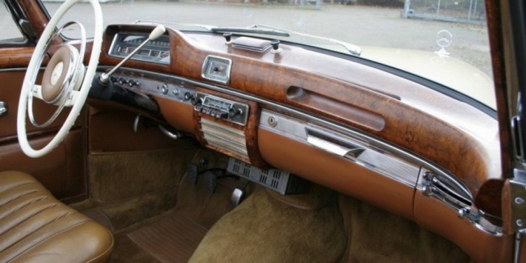 1960 Mercedes-Benz 220 SE Cabriolet - Image 24