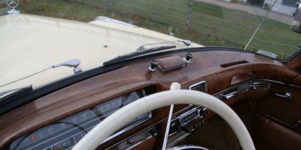 1960 Mercedes-Benz 220 SE Cabriolet - Image 35