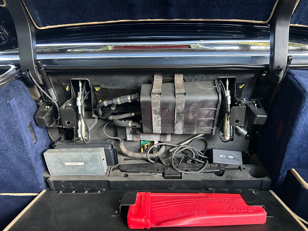 2001 Bentley Azure - Image 31