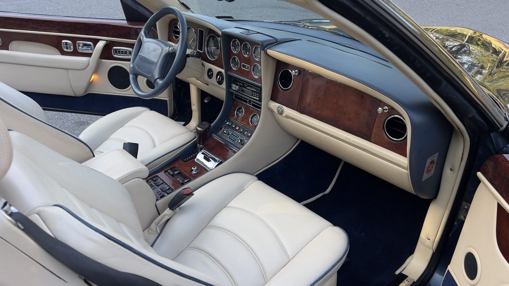 2001 Bentley Azure - Image 40