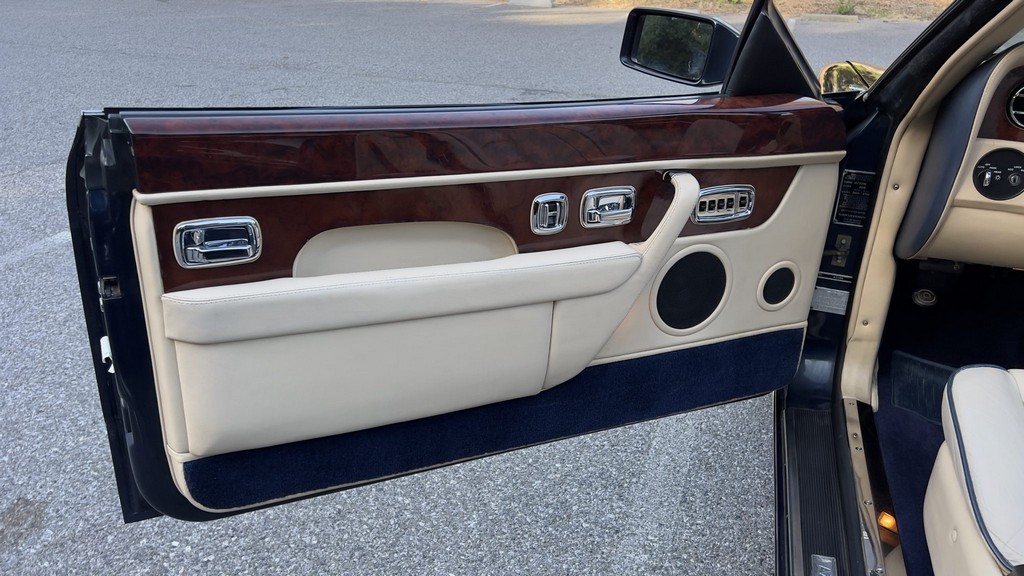 2001 Bentley Azure - Image 42