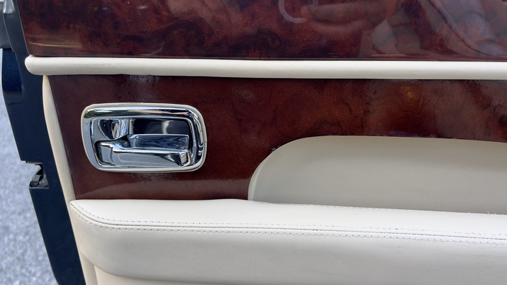 2001 Bentley Azure - Image 43