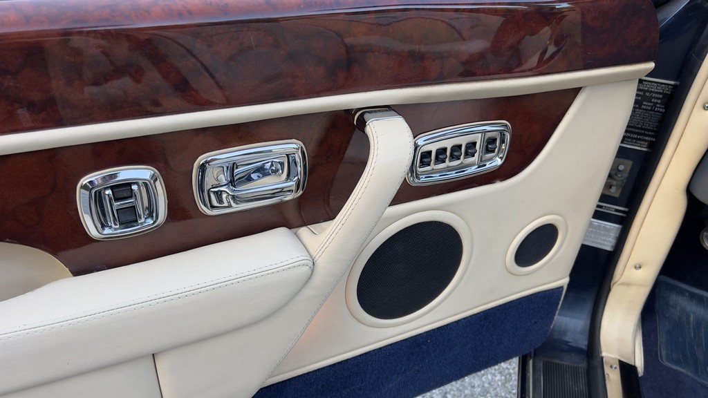 2001 Bentley Azure - Image 44