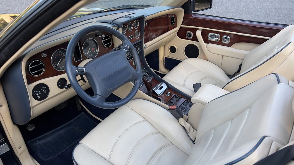 2001 Bentley Azure - Image 46