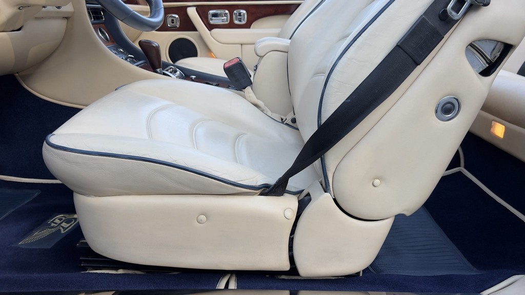 2001 Bentley Azure - Image 60