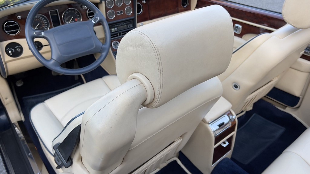 2001 Bentley Azure - Image 62