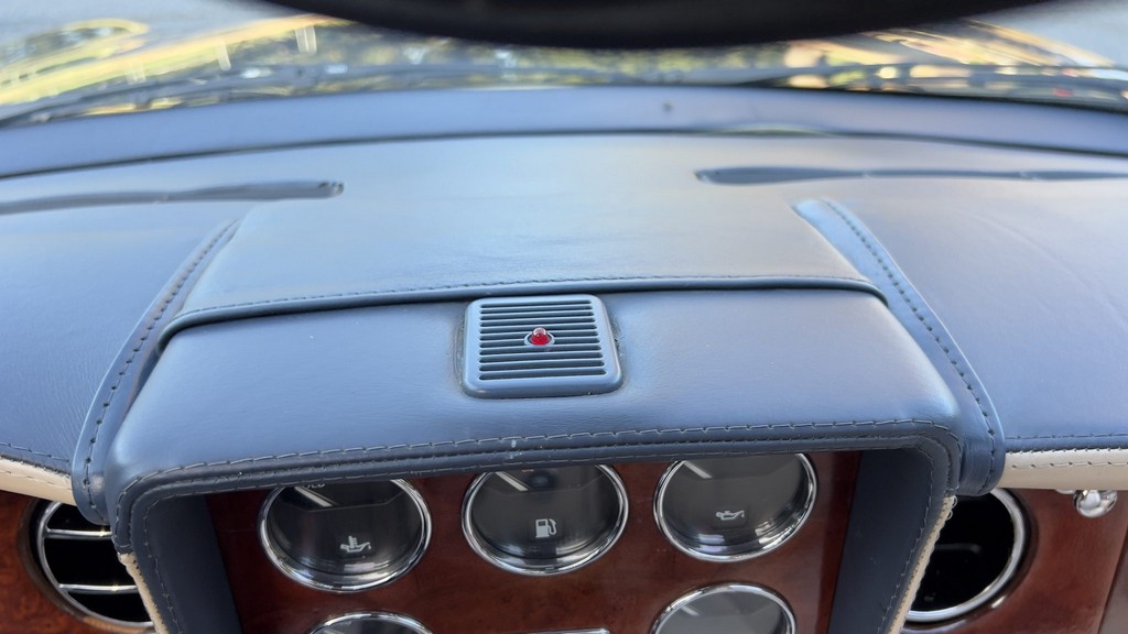 2001 Bentley Azure - Image 70