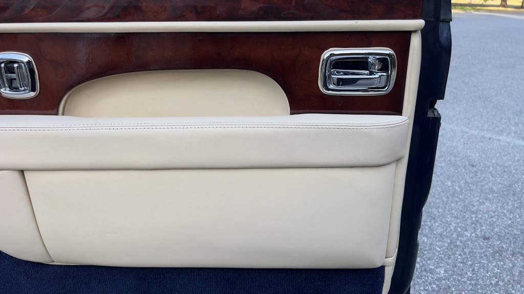 2001 Bentley Azure - Image 77