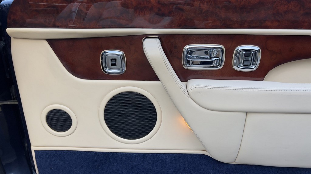 2001 Bentley Azure - Image 78