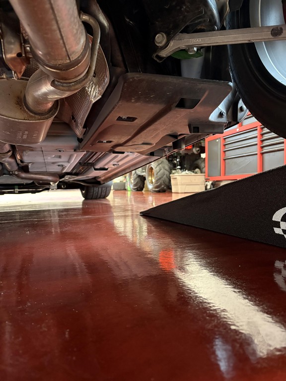 2017 Dodge Challenger SRT Hellcat - Image 2